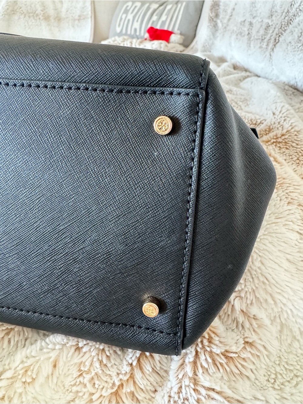 Excellent Tory Burch Black Saffiano Leather Emerson Top Zip Tote with Gold Logo - Picture 14 of 16